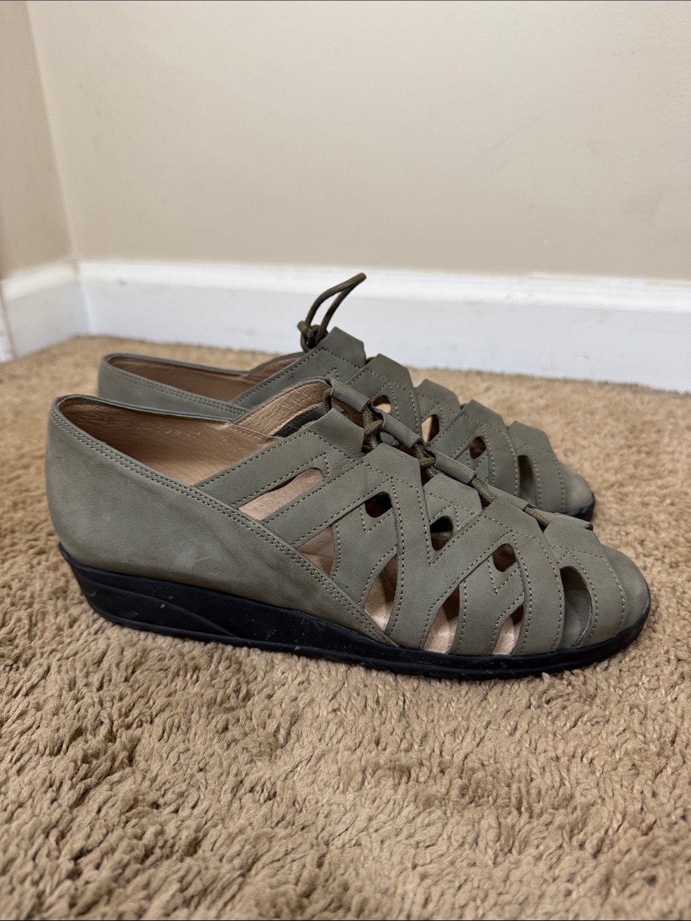 Beautifeel Edyta Women's Green Cutout Wedge Sandals size 6 Comfort Lagenlook